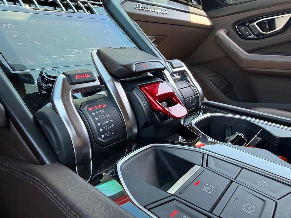 2022 Lamborghini Urus - Image 24 of 31