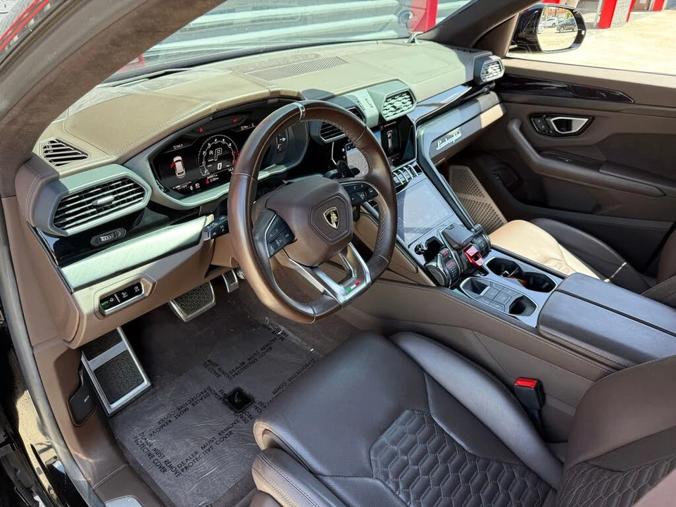2022 Lamborghini Urus - Image 17 of 31