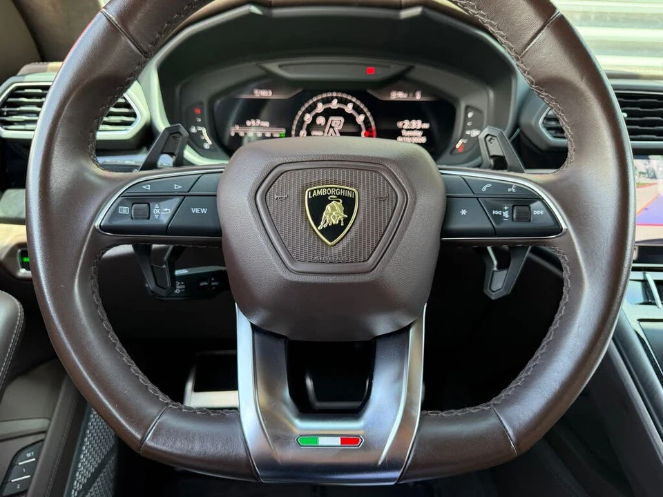 2022 Lamborghini Urus - Image 19 of 31