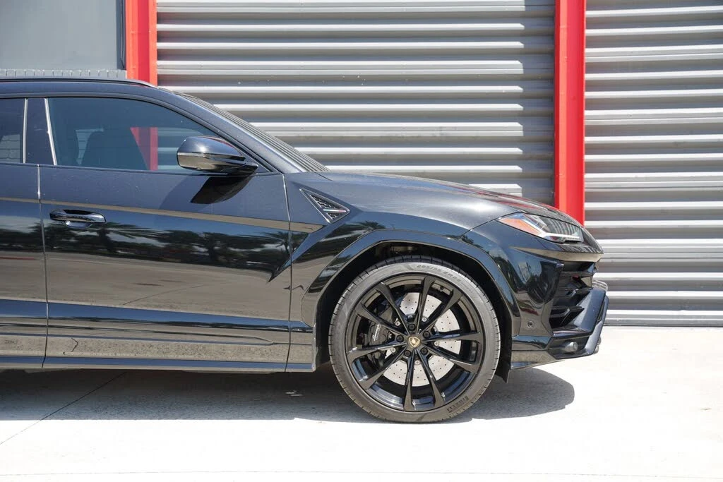 2022 Lamborghini Urus - Image 2 of 31