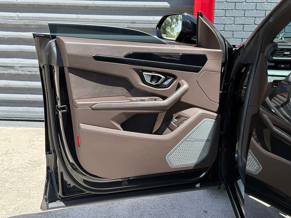 2022 Lamborghini Urus - Image 15 of 31