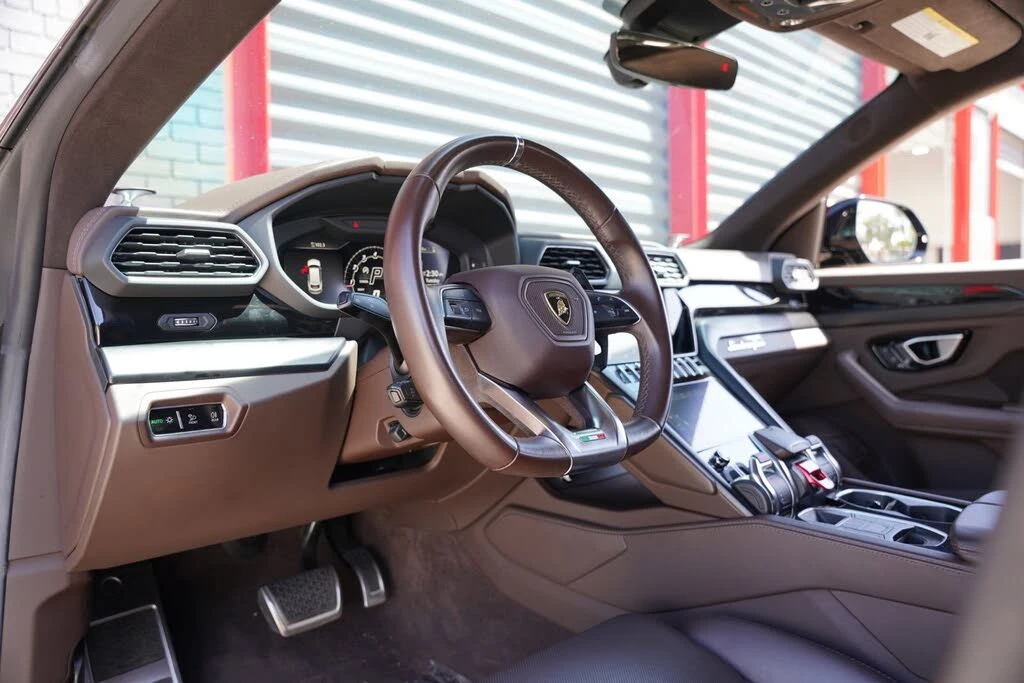 2022 Lamborghini Urus - Image 14 of 31