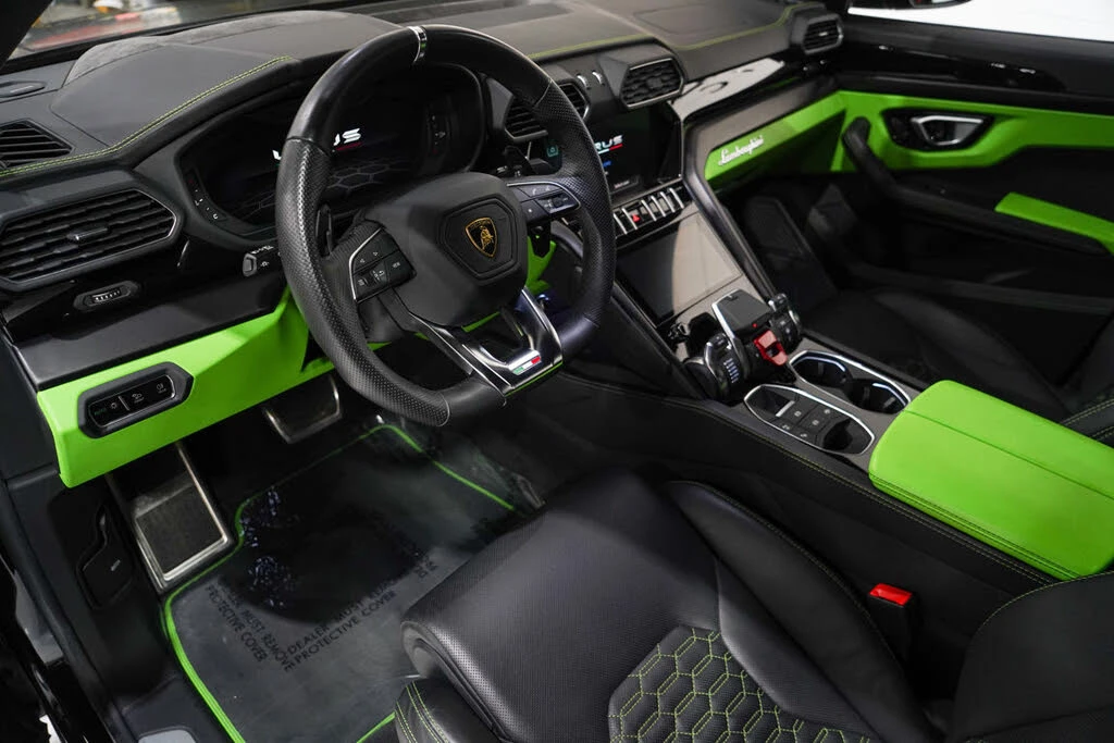 2022 Lamborghini Urus - Image 2 of 31