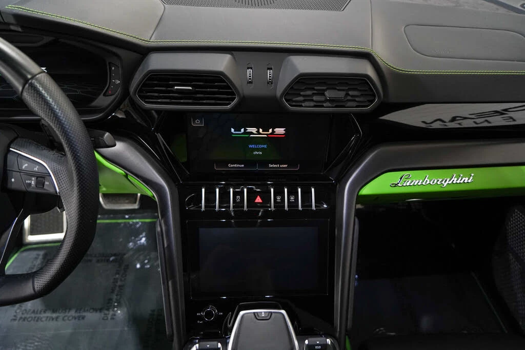 2022 Lamborghini Urus - Image 11 of 31
