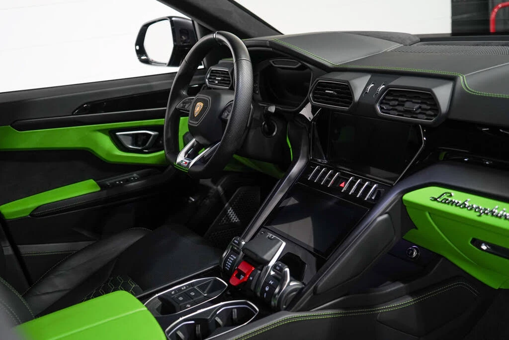2022 Lamborghini Urus - Image 17 of 31