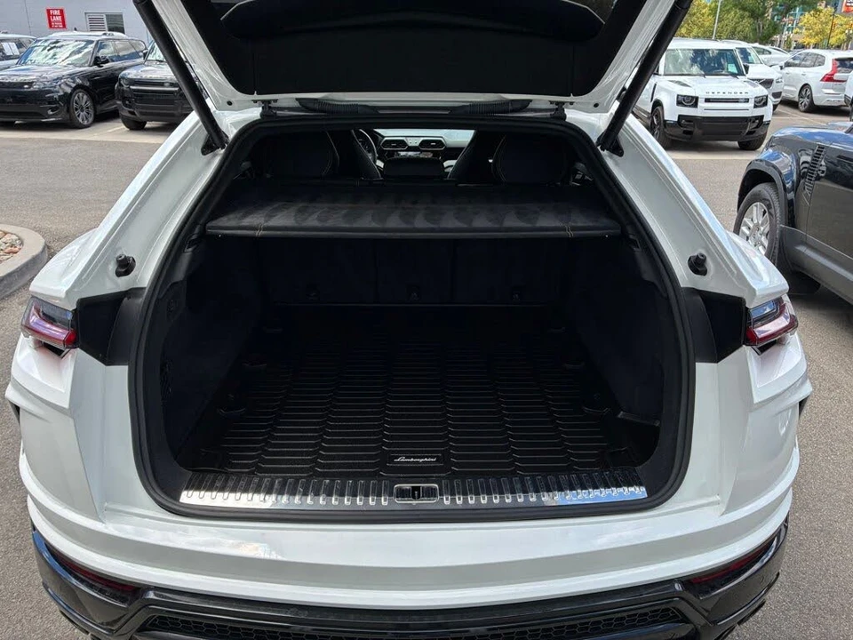 2022 Lamborghini Urus - Image 27 of 31