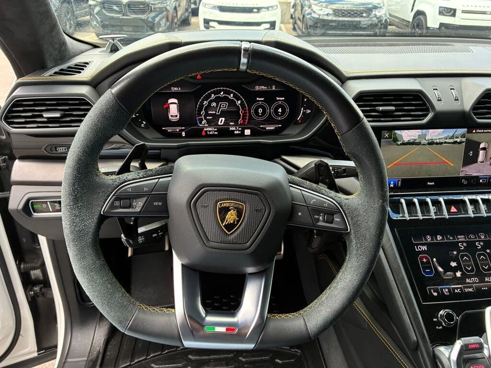 2022 Lamborghini Urus - Image 16 of 31