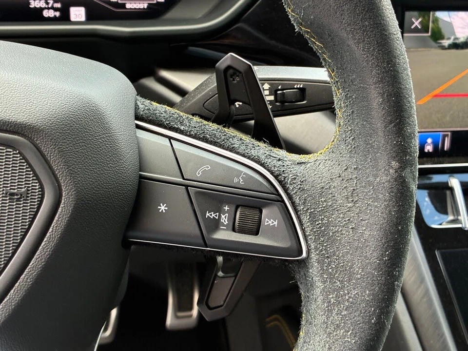 2022 Lamborghini Urus - Image 18 of 31