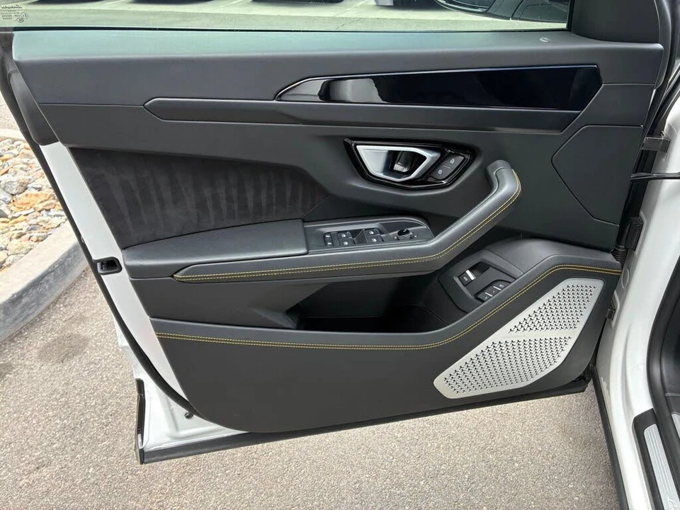 2022 Lamborghini Urus - Image 12 of 31