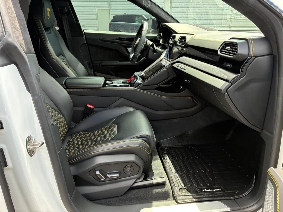 2022 Lamborghini Urus - Image 29 of 31