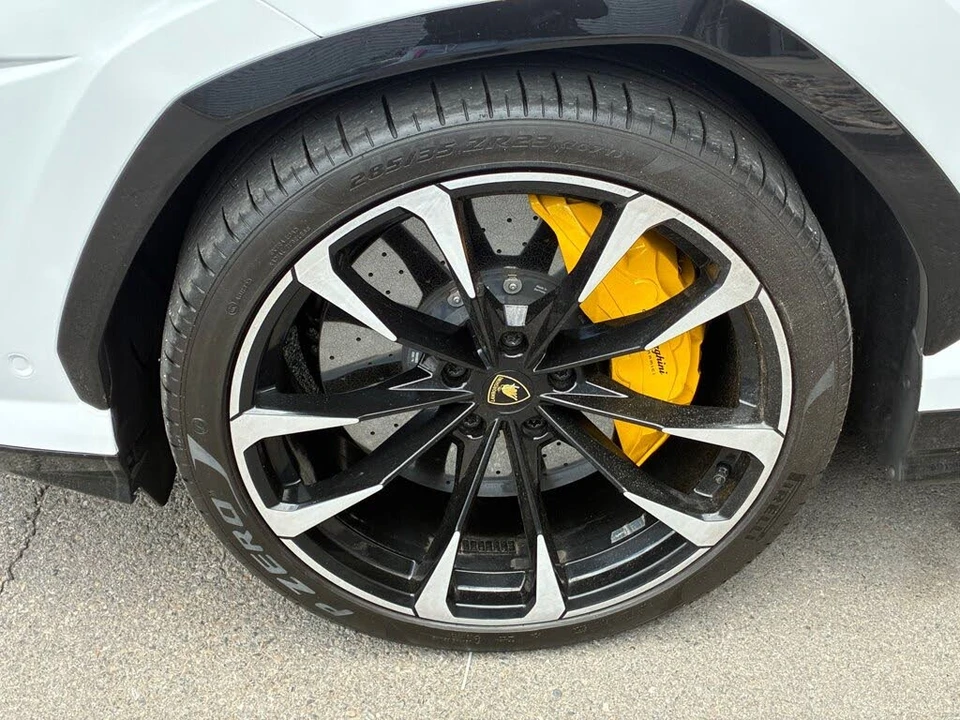 2022 Lamborghini Urus - Image 11 of 31