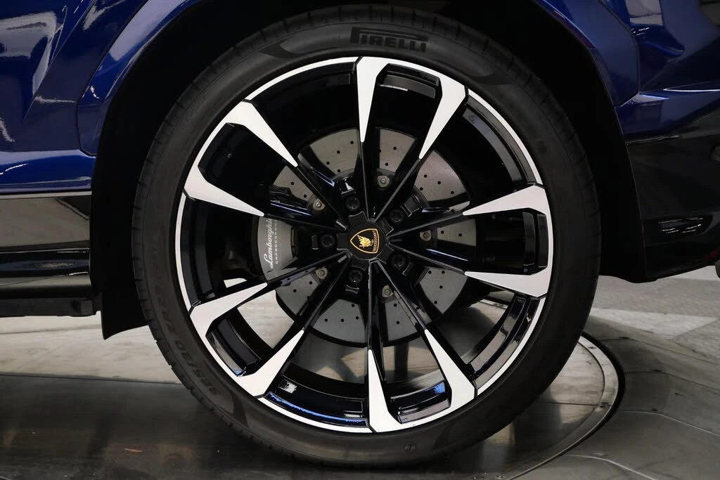 2022 Lamborghini Urus - Image 11 of 31
