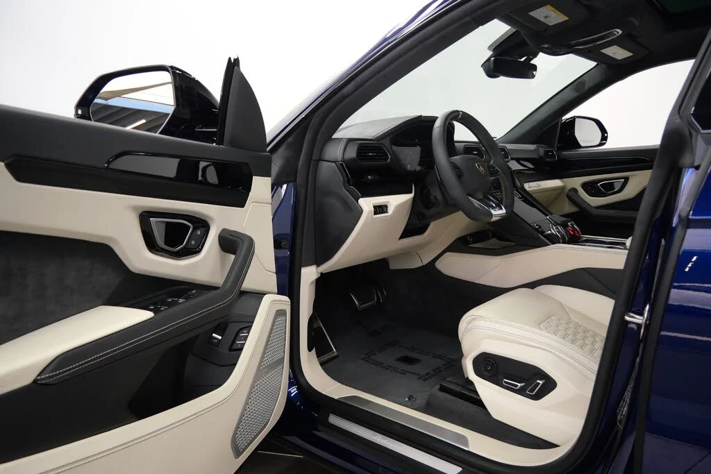 2022 Lamborghini Urus - Image 22 of 31