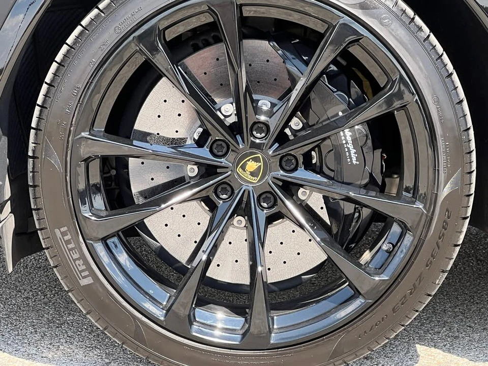 2022 Lamborghini Urus - Image 18 of 31