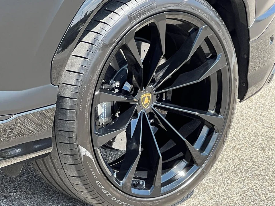 2022 Lamborghini Urus - Image 17 of 31