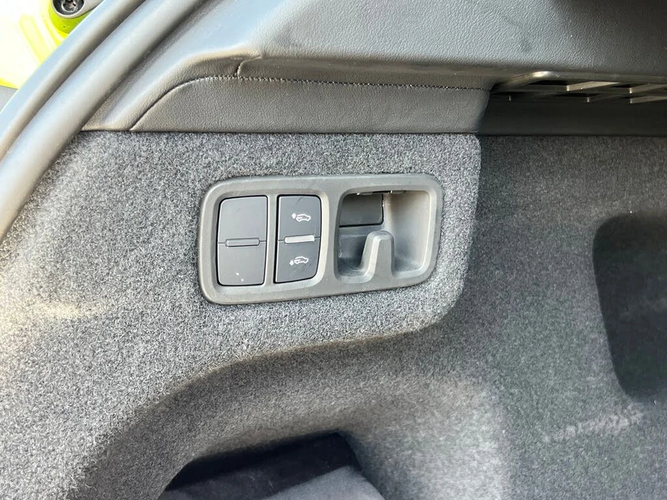2022 Lamborghini Urus - Image 27 of 31