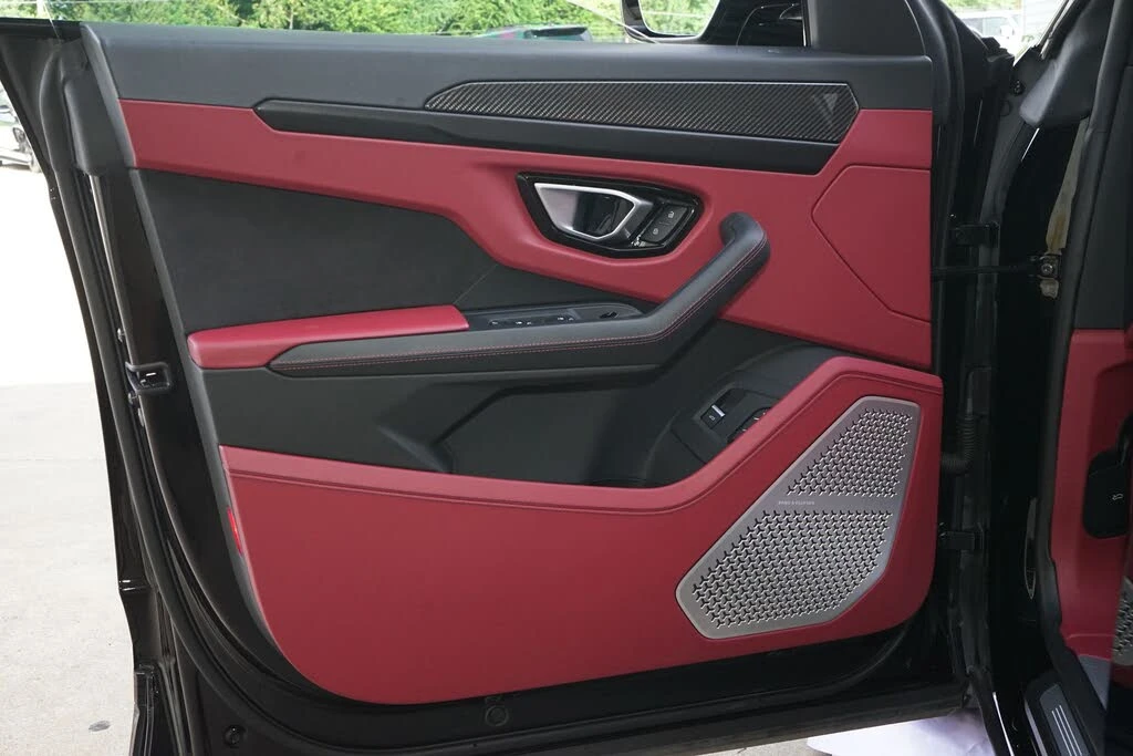 2022 Lamborghini Urus - Image 17 of 31