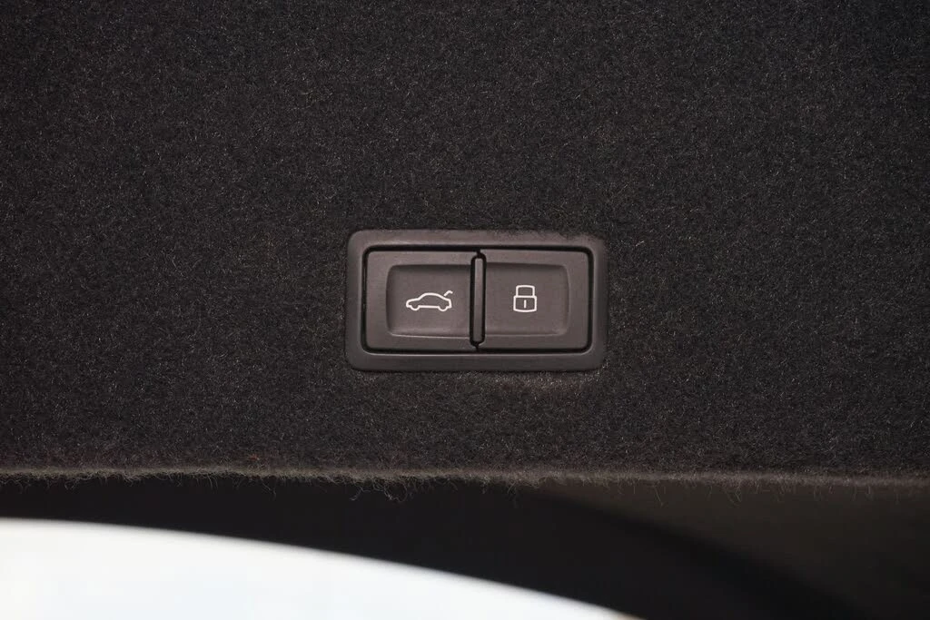 2022 Lamborghini Urus - Image 29 of 31