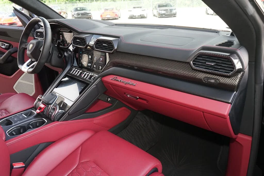 2022 Lamborghini Urus - Image 10 of 31