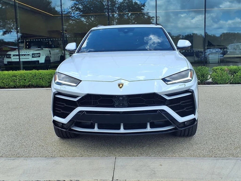 2022 Lamborghini Urus - Image 2 of 29