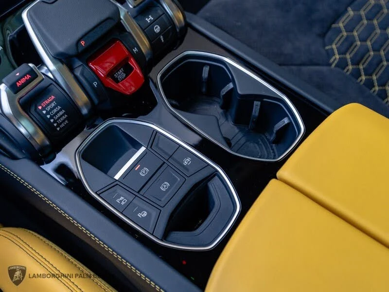 2022 Lamborghini Urus - Image 18 of 31