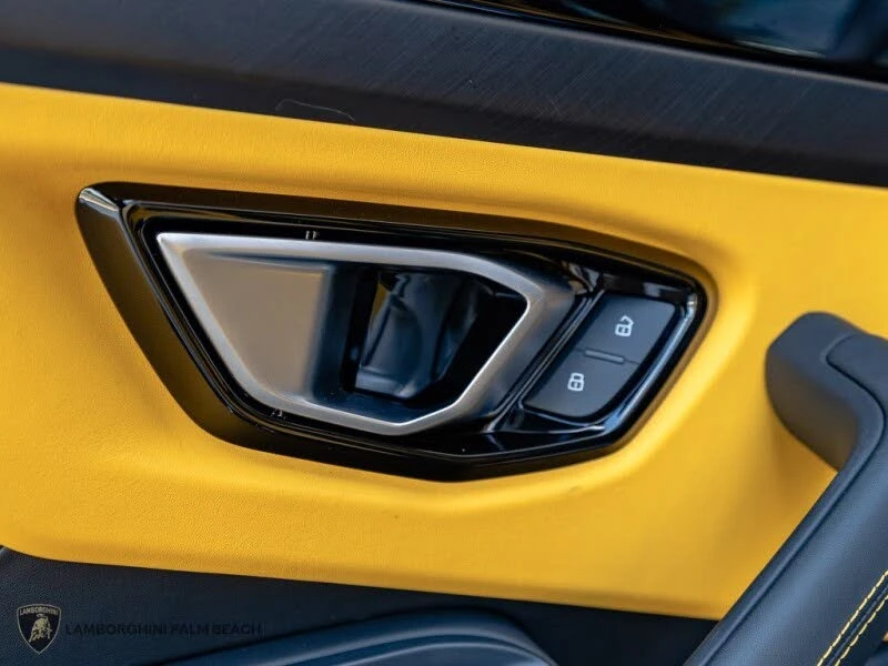 2022 Lamborghini Urus - Image 28 of 31
