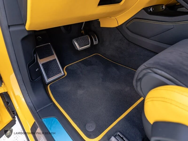 2022 Lamborghini Urus - Image 25 of 31