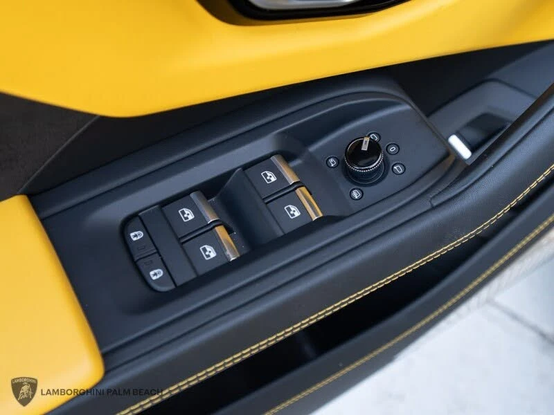 2022 Lamborghini Urus - Image 27 of 31