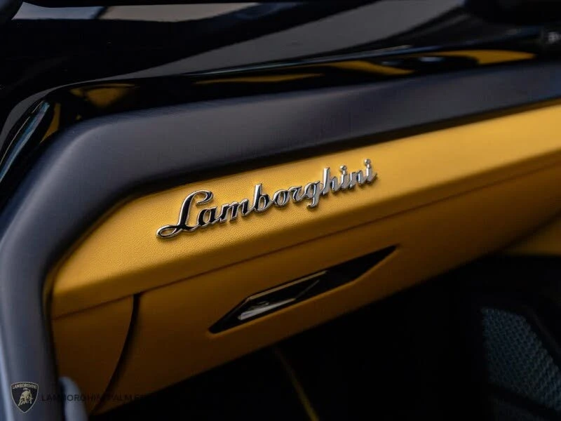 2022 Lamborghini Urus - Image 15 of 31