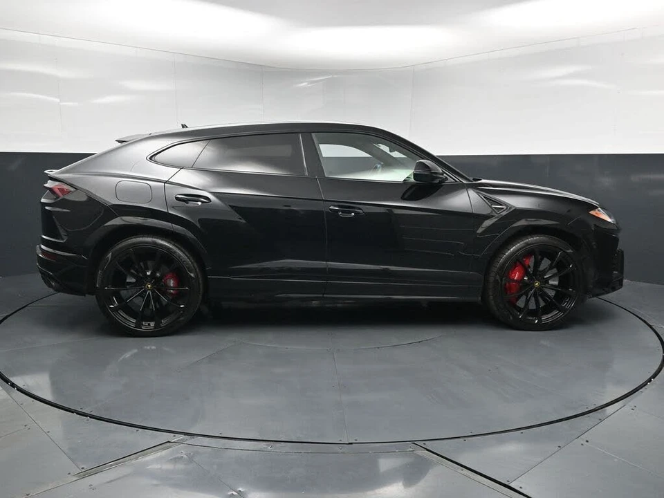 2022 Lamborghini Urus - Image 11 of 31
