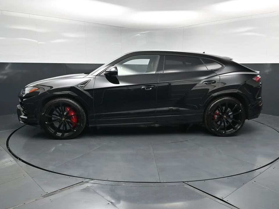 2022 Lamborghini Urus - Image 2 of 31