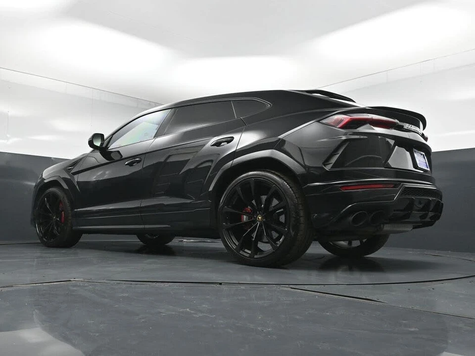 2022 Lamborghini Urus - Image 24 of 31