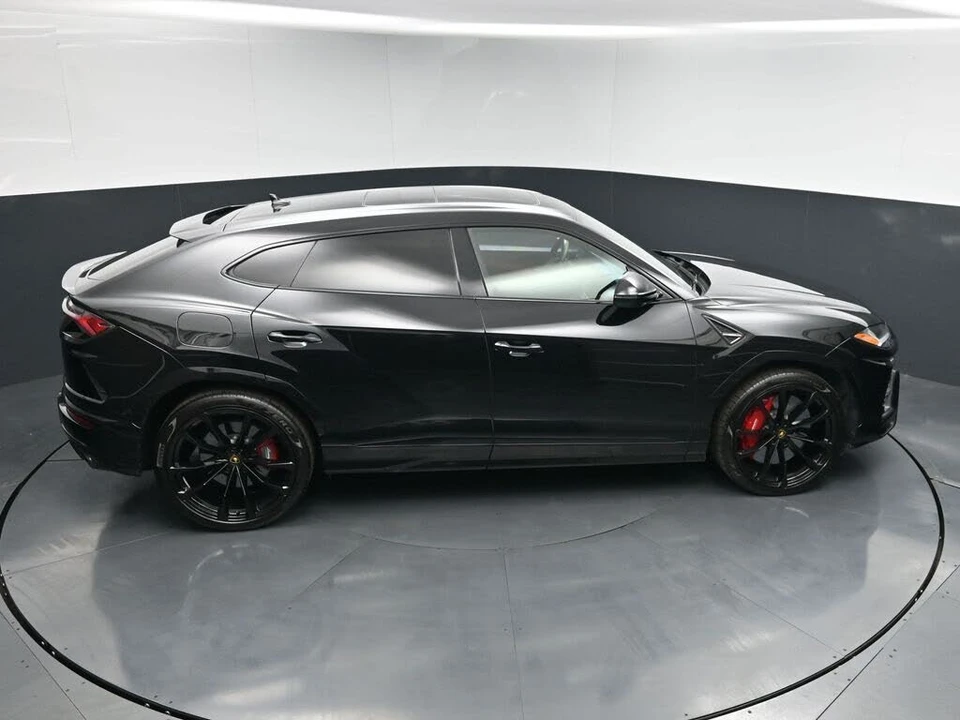 2022 Lamborghini Urus - Image 19 of 31
