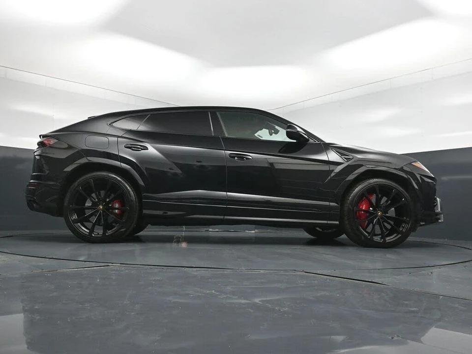 2022 Lamborghini Urus - Image 27 of 31