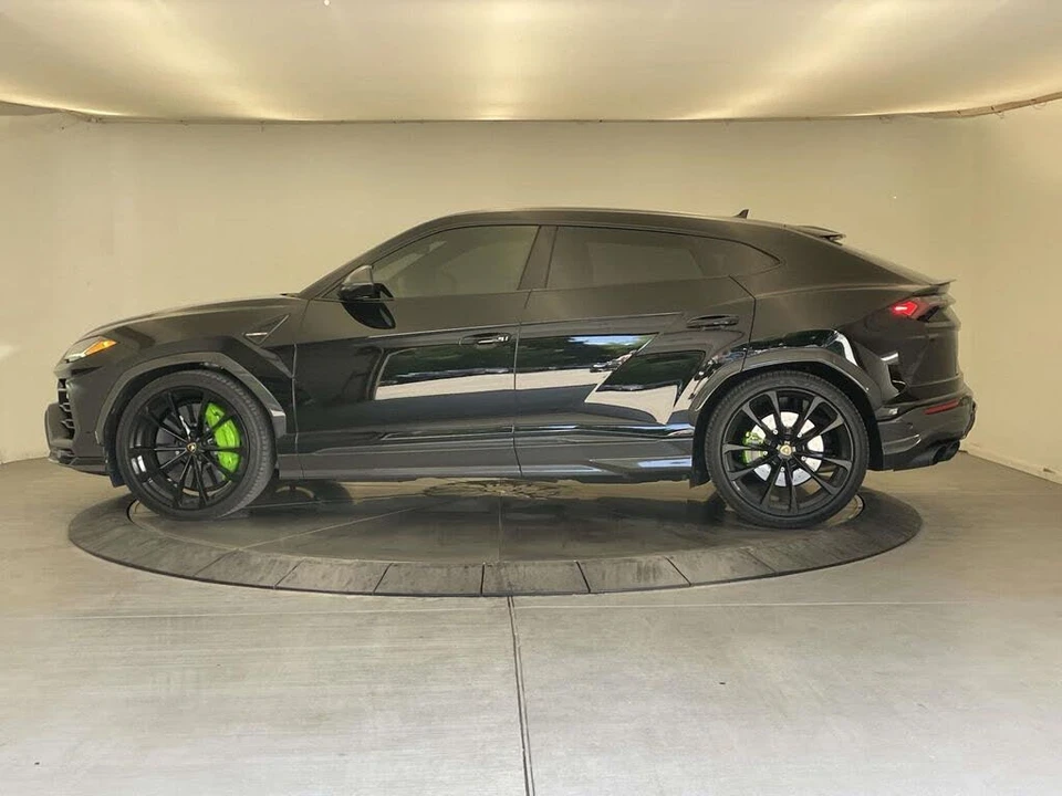 2022 Lamborghini Urus - Image 2 of 31
