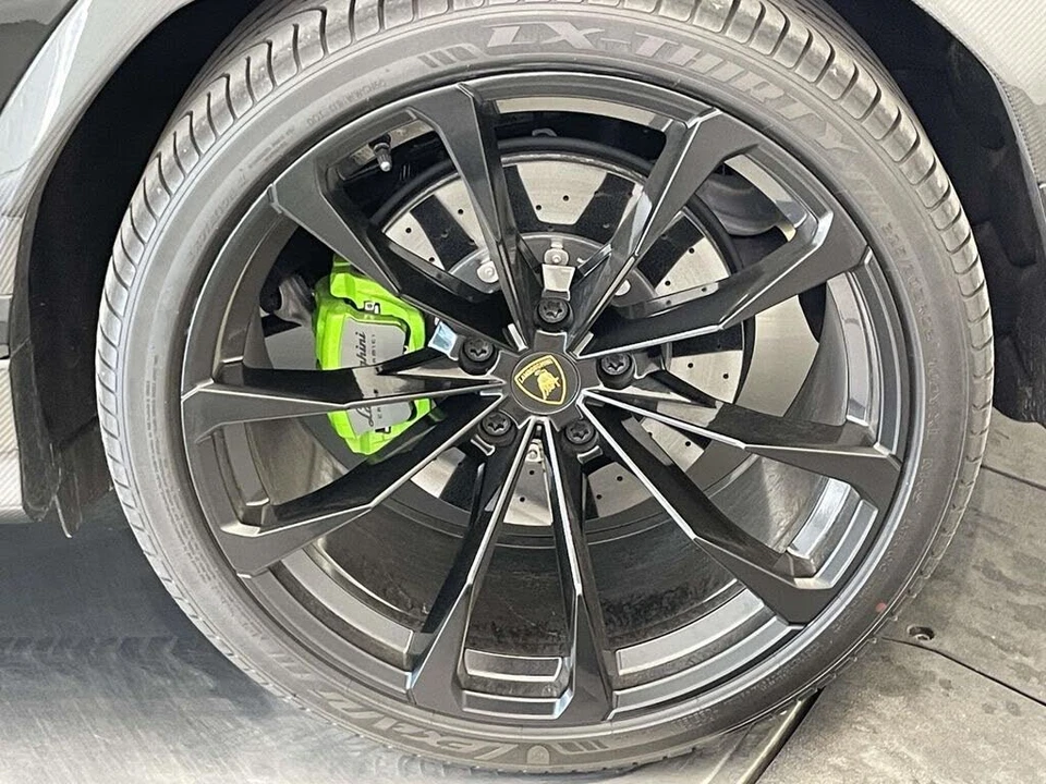 2022 Lamborghini Urus - Image 12 of 31
