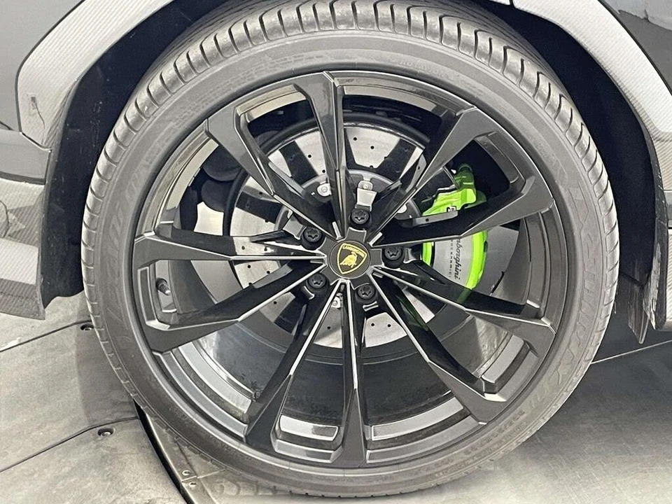2022 Lamborghini Urus - Image 13 of 31