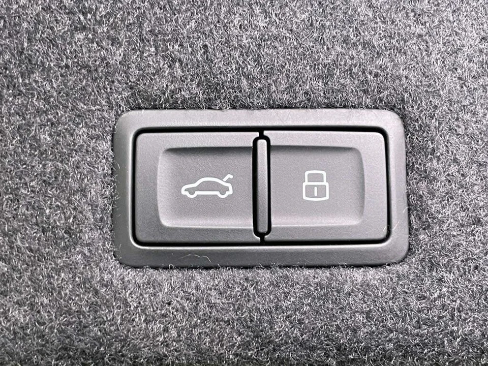 2022 Lamborghini Urus - Image 21 of 31
