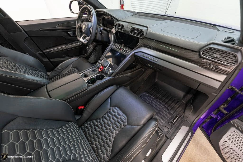 2022 Lamborghini Urus - Image 2 of 31