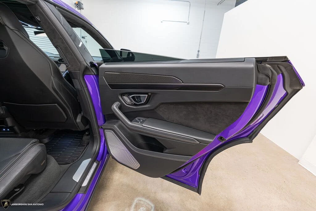 2022 Lamborghini Urus - Image 28 of 31