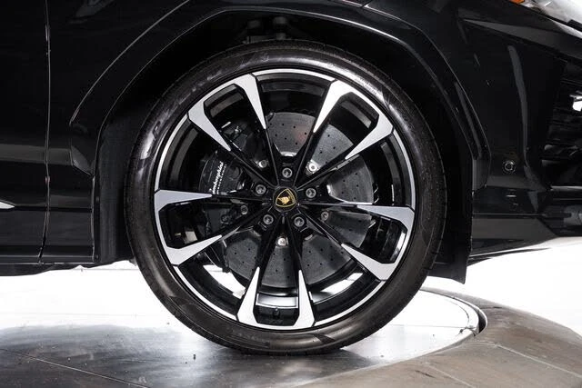2022 Lamborghini Urus - Image 16 of 31