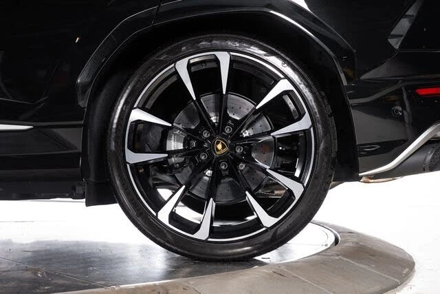 2022 Lamborghini Urus - Image 14 of 31