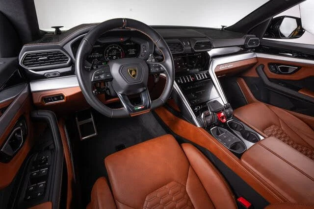 2022 Lamborghini Urus - Image 29 of 31