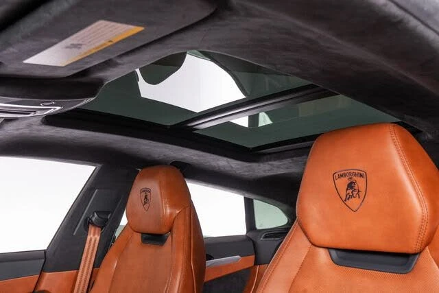 2022 Lamborghini Urus - Image 19 of 31