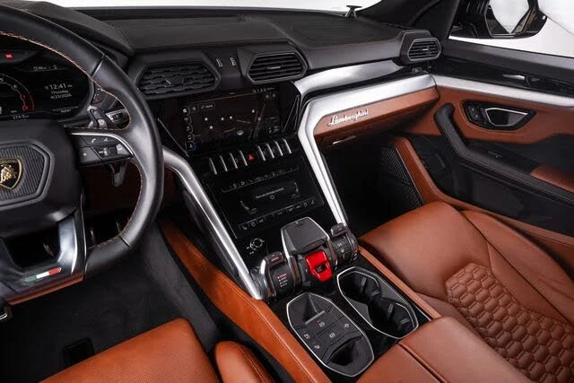 2022 Lamborghini Urus - Image 31 of 31