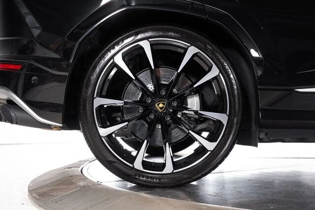 2022 Lamborghini Urus - Image 15 of 31
