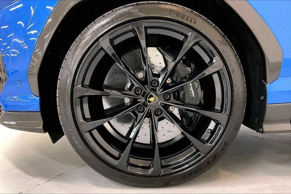 2022 Lamborghini Urus - Image 17 of 31