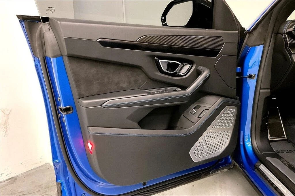 2022 Lamborghini Urus - Image 19 of 31