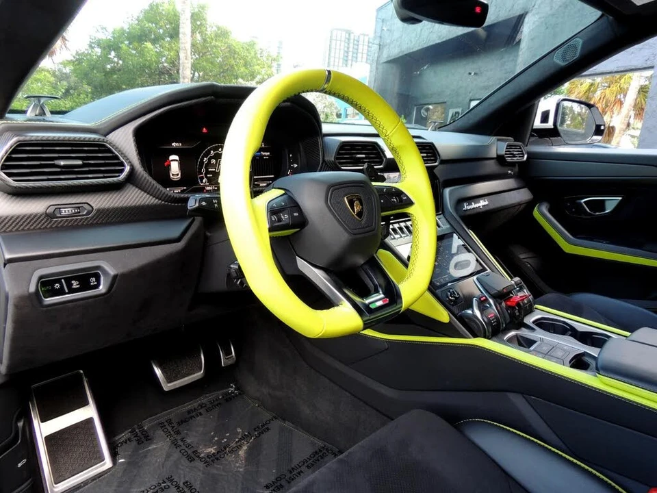 2022 Lamborghini Urus - Image 27 of 31