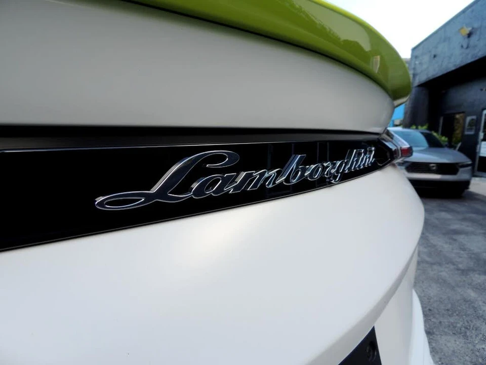 2022 Lamborghini Urus - Image 20 of 31